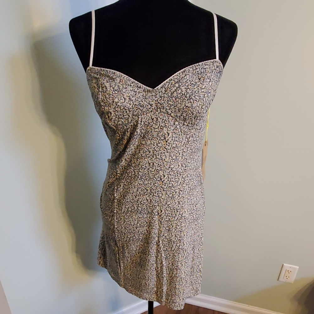 NWT- Billabong stretch floral dress L